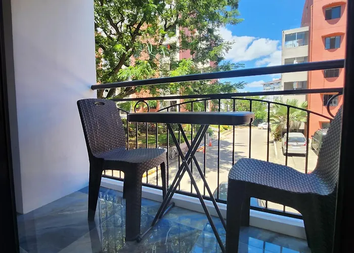Azur B207 Near Airport, Netflix, Stylish, Cozy With Swimming Pool *