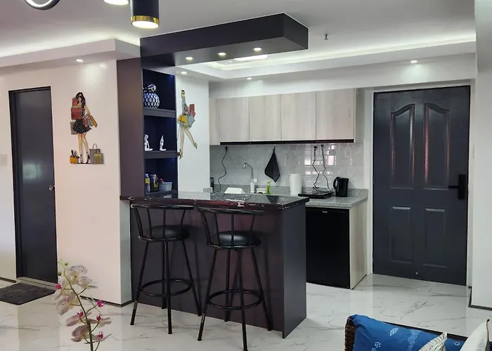 Azur B207 Near Airport, Netflix, Stylish, Cozy With Swimming Pool * Lapu-Lapu City