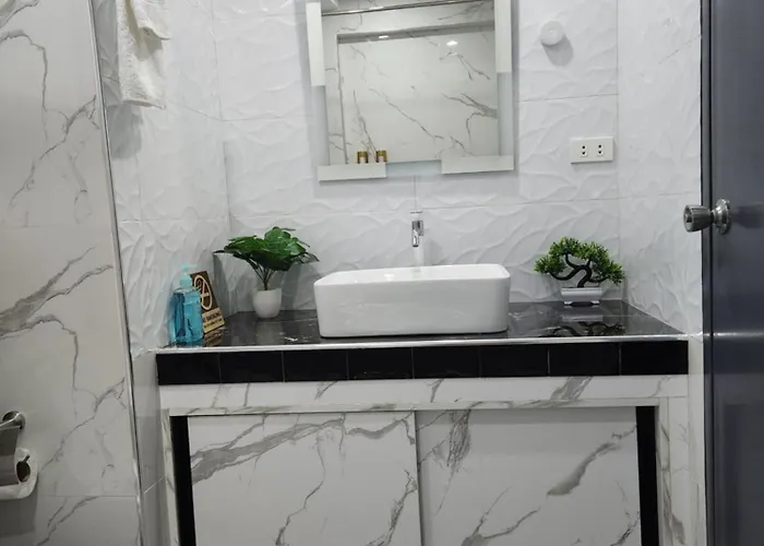 Apartment Azur B207 Near Airport, Netflix, Stylish, Cozy With Swimming Pool Lapu-Lapu City