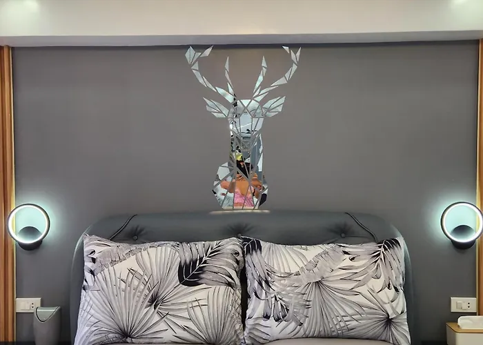 Azur B207 Near Airport, Netflix, Stylish, Cozy With Swimming Pool * Lapu-Lapu City