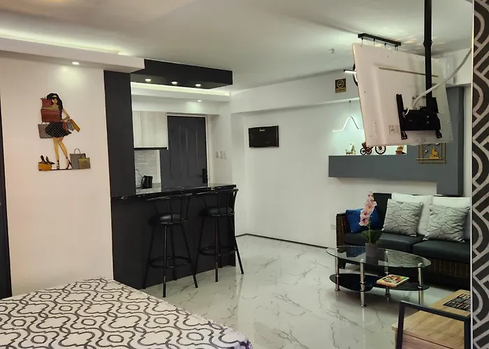 Azur B207 Near Airport, Netflix, Stylish, Cozy With Swimming Pool Apartment Lapu-Lapu City