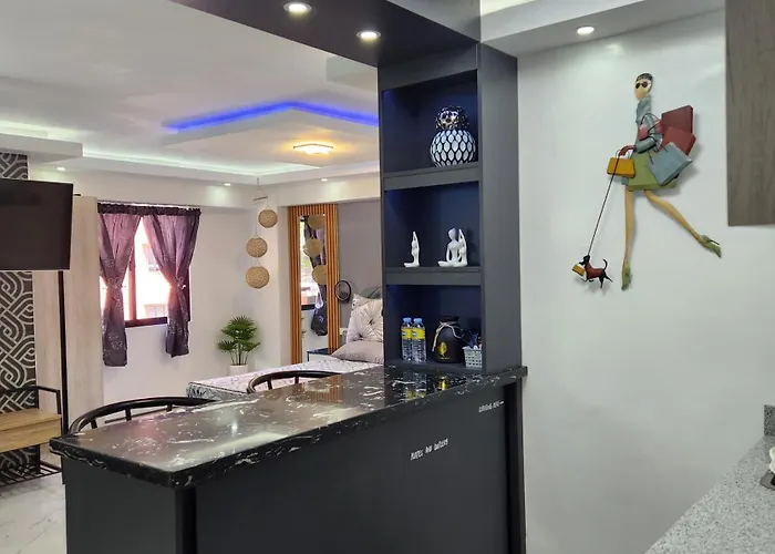 Azur B207 Near Airport, Netflix, Stylish, Cozy With Swimming Pool Apartment *