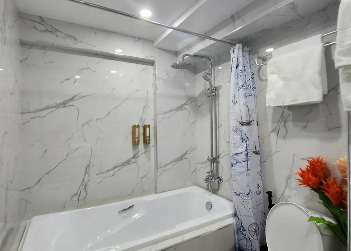 Azur B207 Near Airport, Netflix, Stylish, Cozy With Swimming Pool Lapu-Lapu City